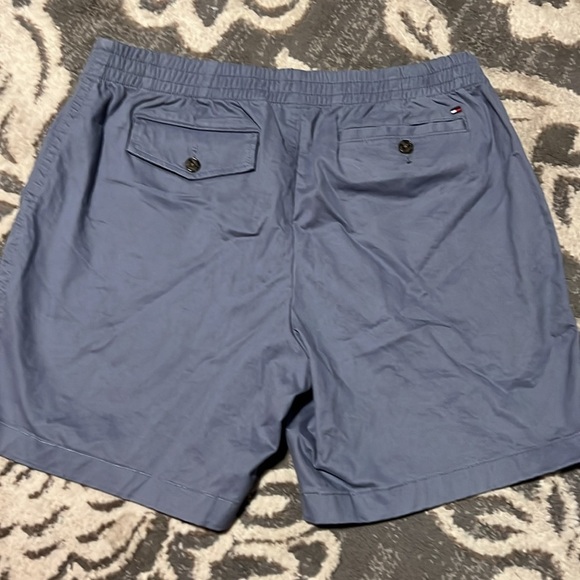 Tommy hillfiger elastic waistband button and zipper shorts. New. Size large - Picture 2 of 4